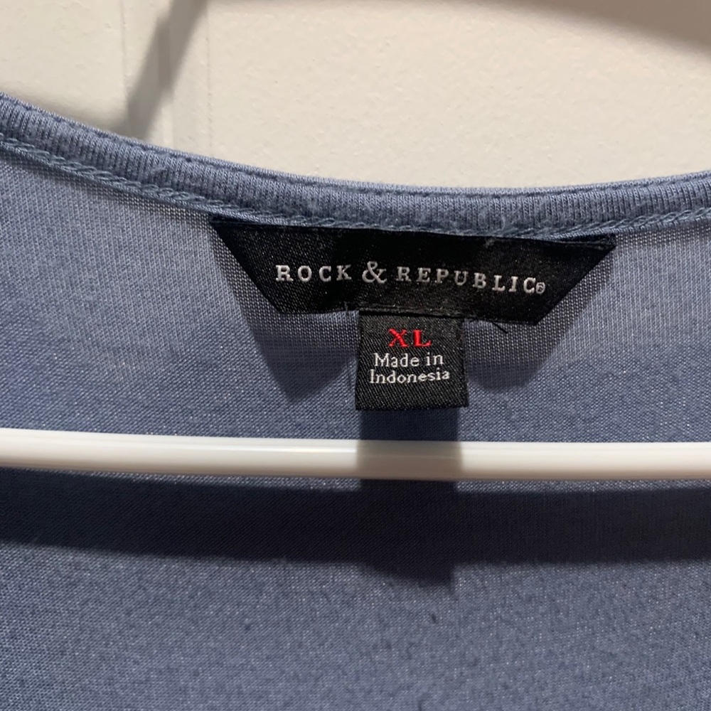 Blue top - Picture 2 of 3